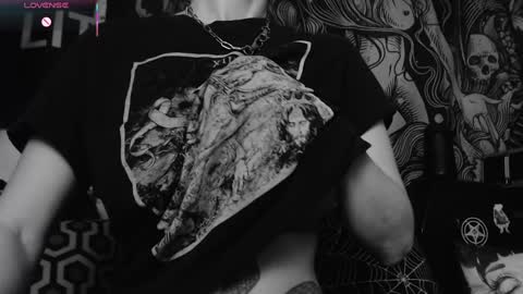 Allmylinkssilentmary666 online show from December 19, 2025, 5:20 pm