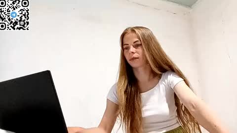 JULIANA online show from June 1, 2026, 8:32 pm