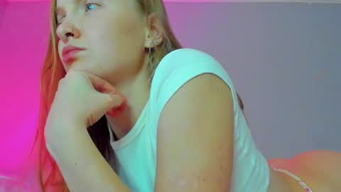 Mila online show from October 12, 2025, 8:52 pm