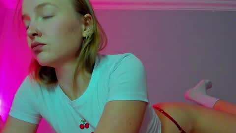 Mila online show from October 14, 2025, 6:58 am