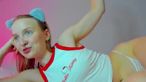 Mila online show from October 31, 2025, 8:10 pm