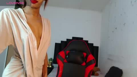  Niki  online show from October 4, 2025, 1:47 am