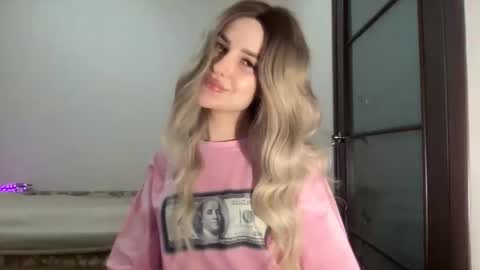 Snapshot of silkybabe19 chatting on December 5, 2025, 1:25 am silkybabe19 online show from December 5, 2025, 1:25 am