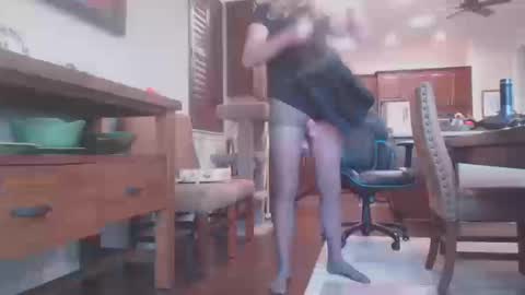 Snapshot of silkylvr chatting on October 10, 2025, 3:00 pm Silkylvr Crossdresser online show from October 10, 2025, 3:00 pm