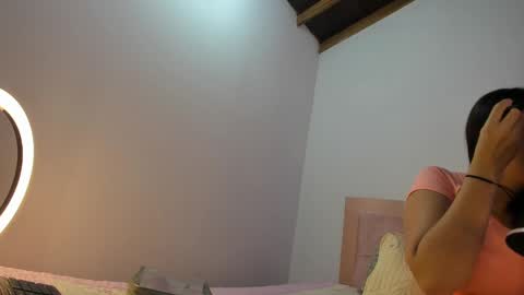 Snapshot of silvana_wenz chatting on February 7, 2025, 12:39 pm Silvana online show from February 7, 2025, 12:39 pm