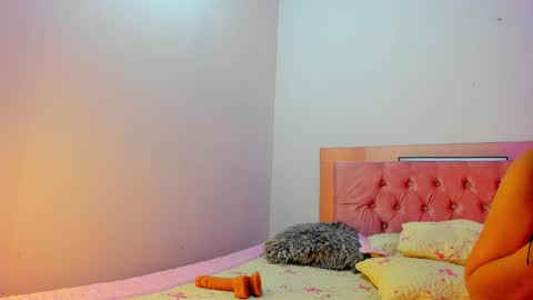 Snapshot of silvana_wenz chatting on February 10, 2025, 12:50 pm Silvana online show from February 10, 2025, 12:50 pm