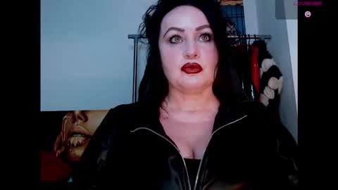 silvanaIce online show from November 20, 2025, 4:18 pm