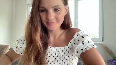 silver_miley online show from September 30, 2025, 10:42 am