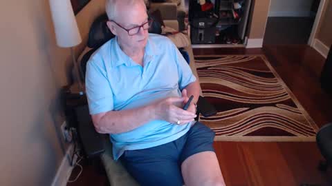 Snapshot of silverfoxmps chatting on September 24, 2025, 1:20 am silverfox online show from September 24, 2025, 1:20 am