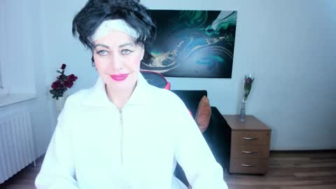 Silvia Wallec online show from March 9, 2026, 6:45 pm