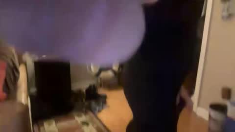 simoj15 online show from November 25, 2025, 5:57 pm