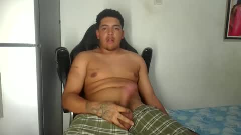 Snapshot of simon222_hot chatting on February 28, 2026, 11:06 pm simonxxl online show from February 28, 2026, 11:06 pm