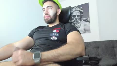 Snapshot of simon_leon01 chatting on April 21, 2026, 11:40 pm simon_leon01 online show from April 21, 2026, 11:40 pm