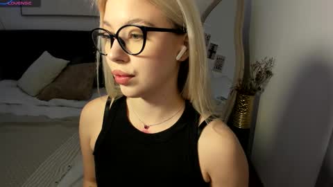 SimonaGerry online show from December 5, 2025, 4:32 am