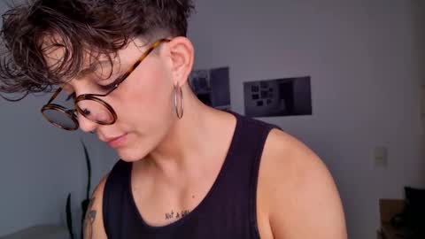 Sim. online show from November 19, 2025, 6:19 pm