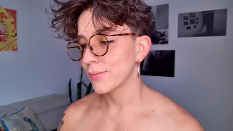 Sim. online show from November 25, 2025, 5:46 pm