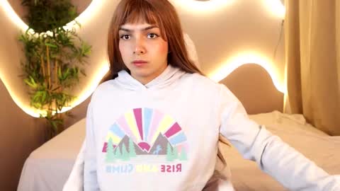 Snapshot of simone_sky chatting on February 23, 2026, 1:41 pm simone_sky online show from February 23, 2026, 1:41 pm