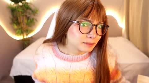 Snapshot of simone_sky chatting on February 24, 2026, 12:47 pm simone_sky online show from February 24, 2026, 12:47 pm