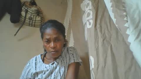 Snapshot of simonettee chatting on November 2, 2025, 6:54 pm simonettee online show from November 2, 2025, 6:54 pm