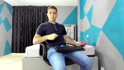 Snapshot of simonkeler chatting on December 14, 2024, 5:36 pm SIMON KELER online show from December 14, 2024, 5:36 pm