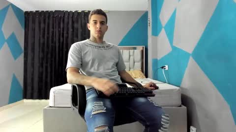 Snapshot of simonkeler chatting on December 18, 2024, 6:32 am SIMON KELER online show from December 18, 2024, 6:32 am