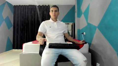 Snapshot of simonkeler chatting on December 30, 2024, 2:20 am SIMON KELER online show from December 30, 2024, 2:20 am