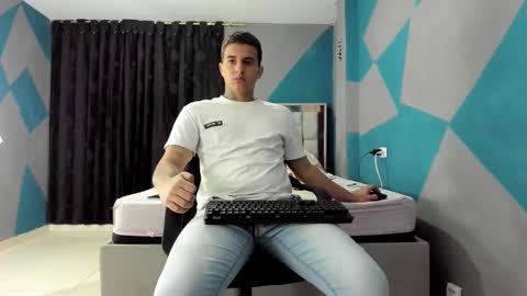 Snapshot of simonkeler chatting on January 12, 2025, 5:03 am SIMON KELER online show from January 12, 2025, 5:03 am