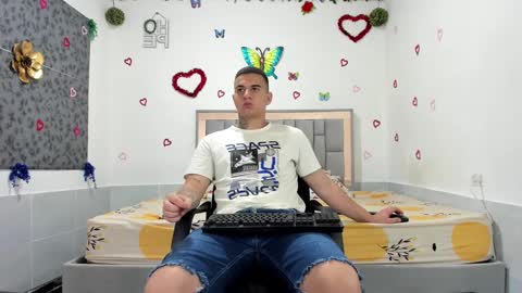 Snapshot of simonkeler chatting on September 11, 2025, 1:17 am SIMON KELER online show from September 11, 2025, 1:17 am