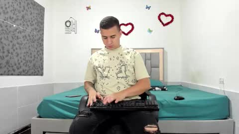 Snapshot of simonkeler chatting on October 16, 2025, 2:07 pm SIMON KELER online show from October 16, 2025, 2:07 pm