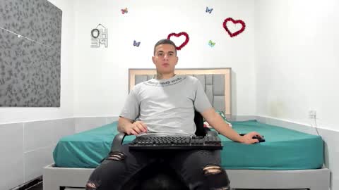 Snapshot of simonkeler chatting on October 17, 2025, 2:15 am SIMON KELER online show from October 17, 2025, 2:15 am