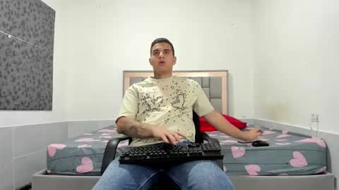 Snapshot of simonkeler chatting on November 30, 2025, 4:05 am SIMON KELER online show from November 30, 2025, 4:05 am