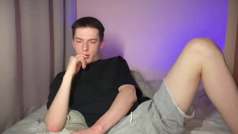 Snapshot of simonsweett chatting on May 12, 2026, 8:17 pm Simon online show from May 12, 2026, 8:17 pm