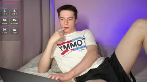 Snapshot of simonsweett chatting on May 21, 2026, 8:27 pm Simon online show from May 21, 2026, 8:27 pm