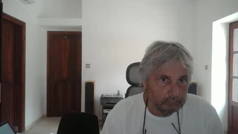 Snapshot of simonthenudist chatting on April 27, 2026, 10:02 am Simon online show from April 27, 2026, 10:02 am