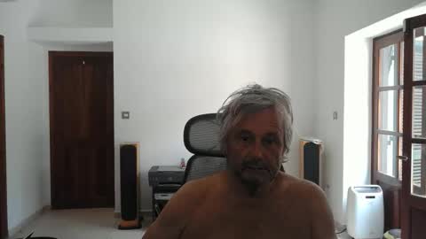 Snapshot of simonthenudist chatting on May 19, 2026, 10:54 am Simon online show from May 19, 2026, 10:54 am