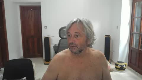 Snapshot of simonthenudist chatting on June 15, 2026, 9:33 am Simon online show from June 15, 2026, 9:33 am