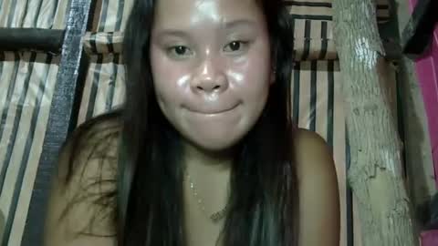 Snapshot of simply_y0urs chatting on December 4, 2024, 8:07 pm simply_y0urs online show from December 4, 2024, 8:07 pm