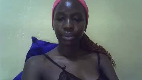 simplyloy33 online show from May 3, 2026, 6:52 am
