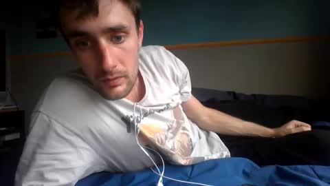 Snapshot of simplytoobored chatting on April 10, 2026, 8:24 pm simplytoobored online show from April 10, 2026, 8:24 pm