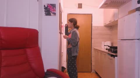 Snapshot of simyhvn chatting on December 2, 2025, 5:35 am simyhvn online show from December 2, 2025, 5:35 am