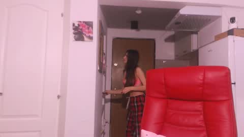 Snapshot of simyhvn chatting on December 5, 2025, 5:38 am simyhvn online show from December 5, 2025, 5:38 am