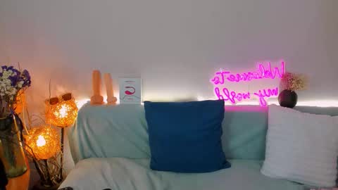 Sindy online show from November 15, 2025, 4:43 am