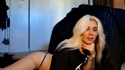 Snapshot of sindyrocker89 chatting on November 29, 2025, 9:18 pm Aussie Sindy Rocker online show from November 29, 2025, 9:18 pm