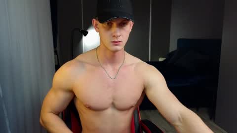 Snapshot of sinffuly chatting on January 10, 2025, 8:15 pm Richard online show from January 10, 2025, 8:15 pm