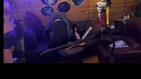 Snapshot of siphonophorslaysstrings chatting on May 8, 2026, 7:03 am Unbridledfuckingcrazy online show from May 8, 2026, 7:03 am