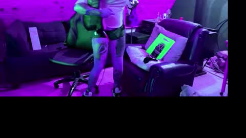 Snapshot of siphonophorstrings chatting on October 26, 2025, 3:45 am Dustbunnyfoofoo online show from October 26, 2025, 3:45 am