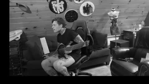 Snapshot of siphonophorstrings chatting on November 17, 2025, 3:12 am Dustbunnyfoofoo online show from November 17, 2025, 3:12 am