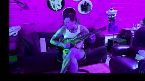 Snapshot of siphonophorstrings chatting on November 17, 2025, 10:26 pm Dustbunnyfoofoo online show from November 17, 2025, 10:26 pm