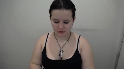 Mina online show from October 28, 2025, 8:07 am