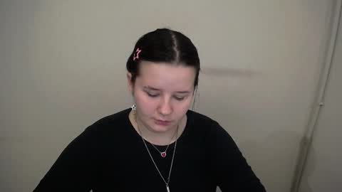 Mina online show from November 1, 2025, 9:33 am